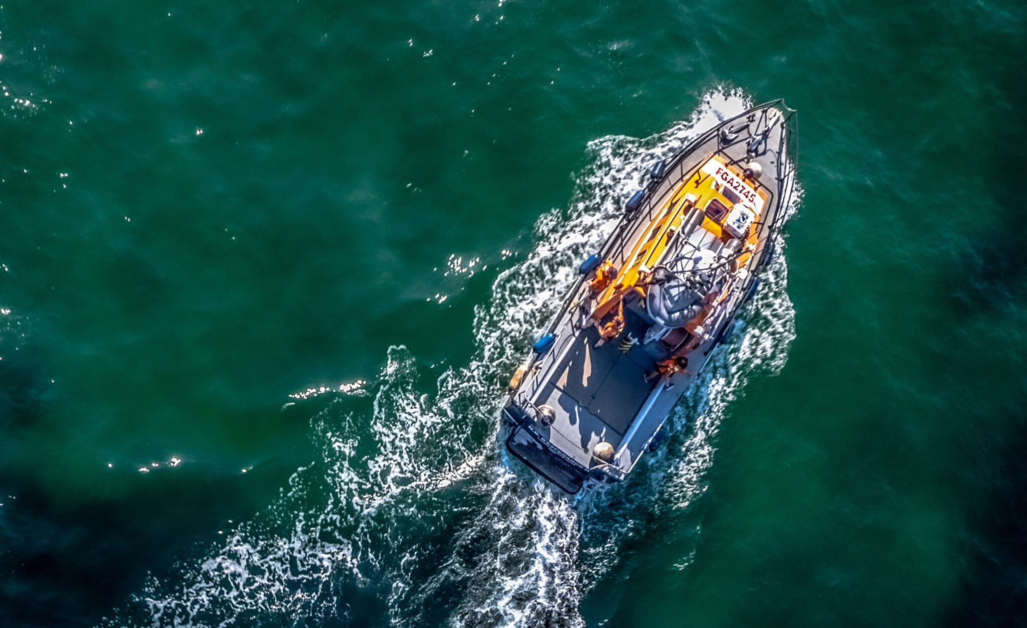 La vedette de sauvetage de la station de Cannes - Golfe-Juan vue de haut