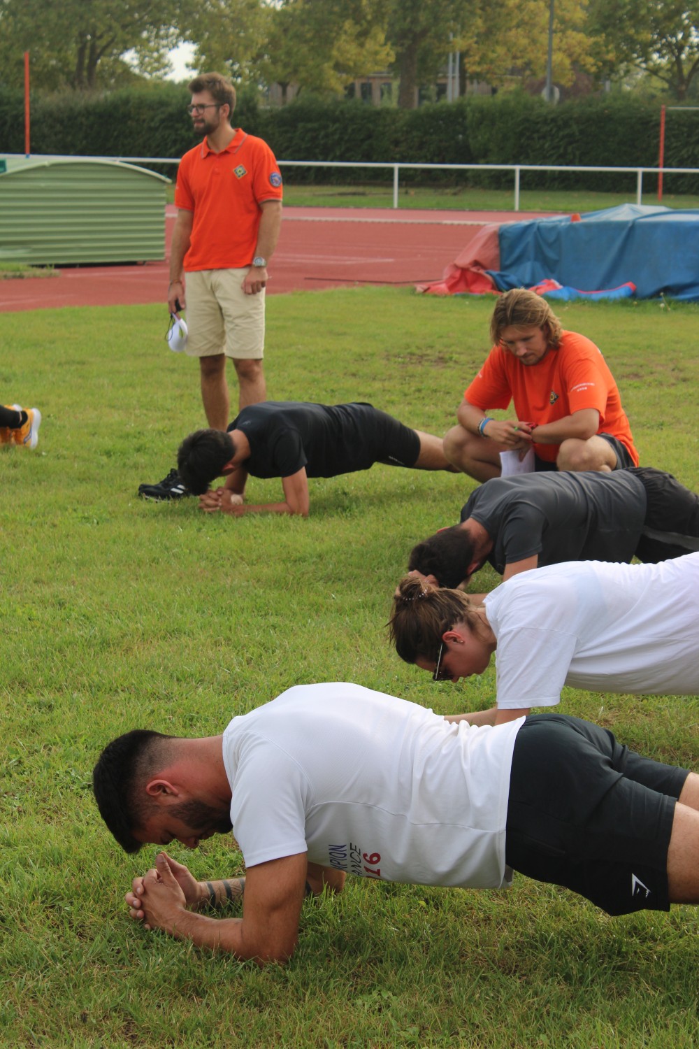 Epreuve de gainage pour les futurs sauveteurs